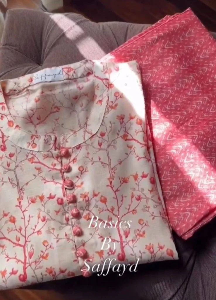 পিওর কটন ফ্যাব্রিকে স্কিন-প্রিন্ট করা নরম ও আরামদায়ক জামা।